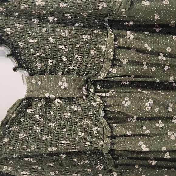 Torrid Green Smocked Top With Dainty Daisy Flowers - Picture 3 of 5